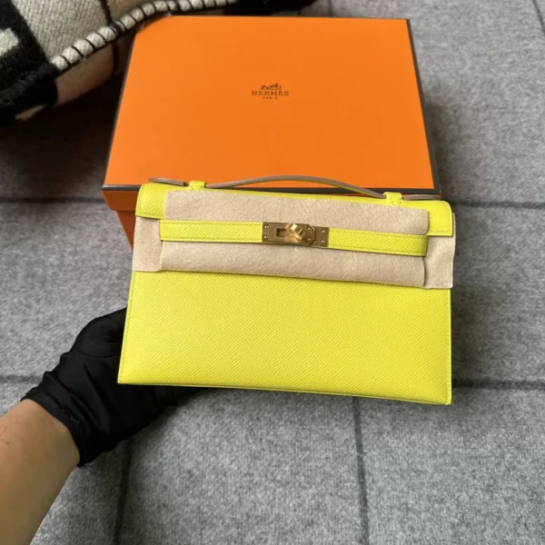 Hermes Boutique 9R Lime Kelly Pochette 22cm Epsom Leather Brush Gold Hardware