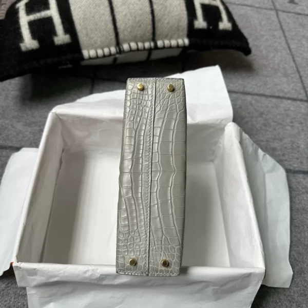 Herms Boutique Mini Kelly 19CM 80 Gris Pearl Matte Alligator Crocodile Gold Hardware