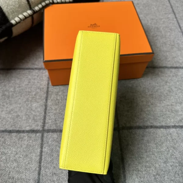 Hermes Boutique 9R Lime Kelly Pochette 22cm Epsom Leather Brush Gold Hardware