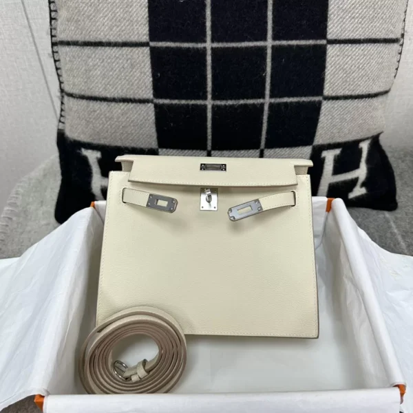 Hermes Boutique 10 Craie Kelly Danse 22CM Swift Leather Silver Hardware