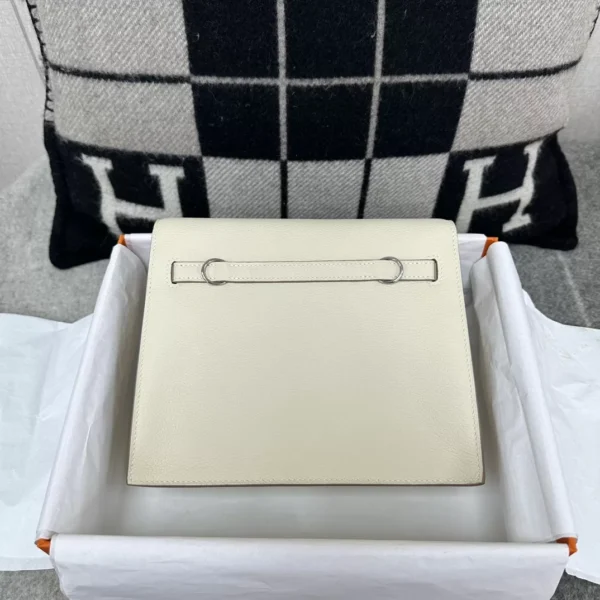 Hermes Boutique 10 Craie Kelly Danse 22CM Swift Leather Silver Hardware