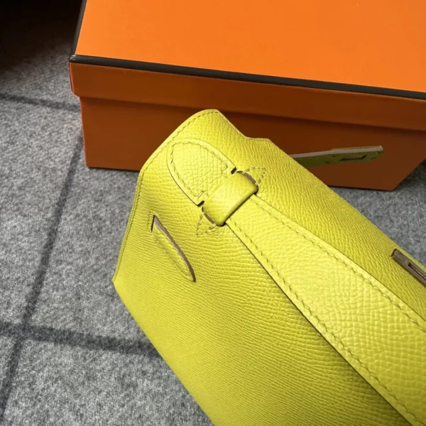 Hermes Boutique 9R Lime Kelly Pochette 22cm Epsom Leather Brush Gold Hardware