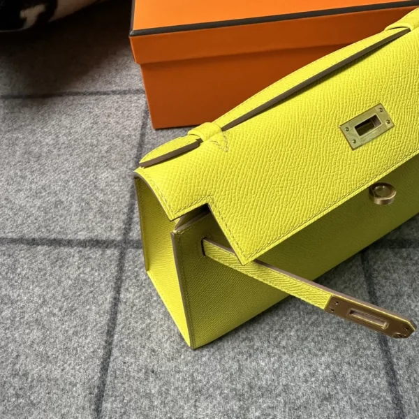 Hermes Boutique 9R Lime Kelly Pochette 22cm Epsom Leather Brush Gold Hardware