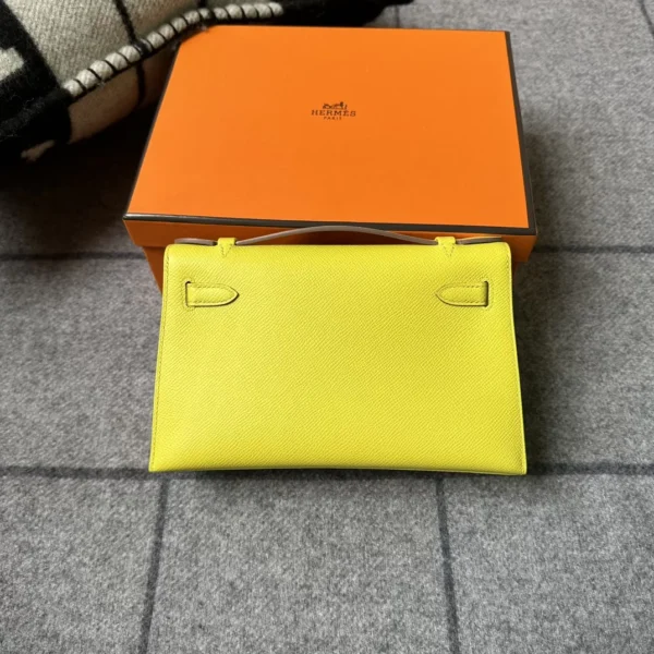 Hermes Boutique 9R Lime Kelly Pochette 22cm Epsom Leather Brush Gold Hardware