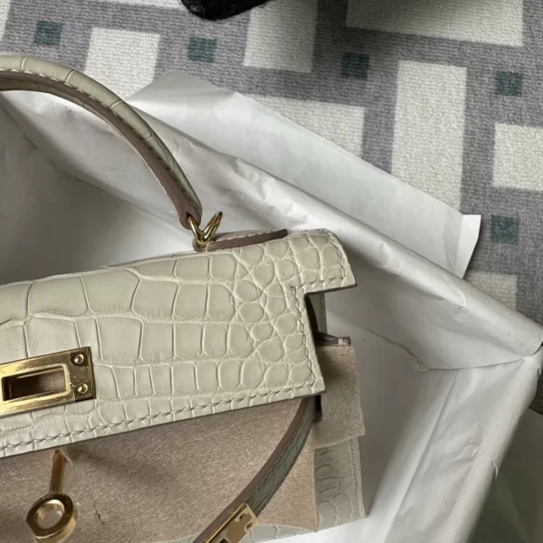 Australia Sydney Hermes 8L Beton Matte Alligator Crocodile Mini Kelly 19 Gold Hardware