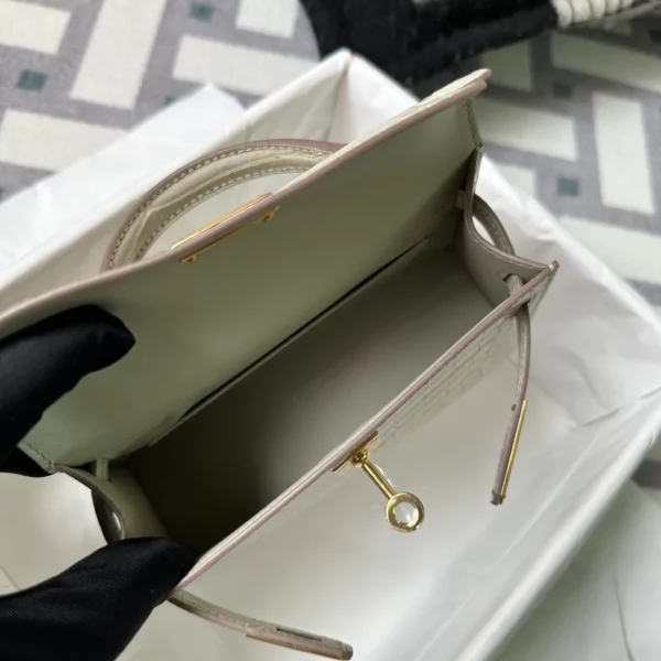 Australia Sydney Hermes 8L Beton Matte Alligator Crocodile Mini Kelly 19 Gold Hardware