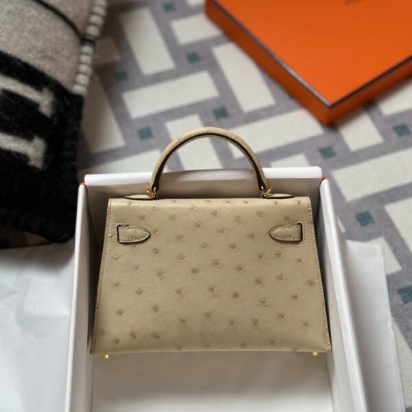 Hermes Handmade Boutique 3C Parchemin Ostrich Mini Kelly 19CM Gold Hardware