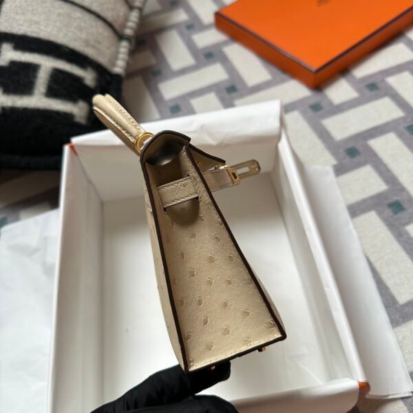 Hermes Handmade Boutique 3C Parchemin Ostrich Mini Kelly 19CM Gold Hardware