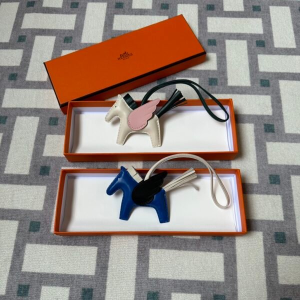 Kuwait Hermes Hangings Flying Horse Pendants Multi-color