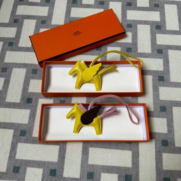 Kuwait Hermes Hangings Flying Horse Pendants Multi-color