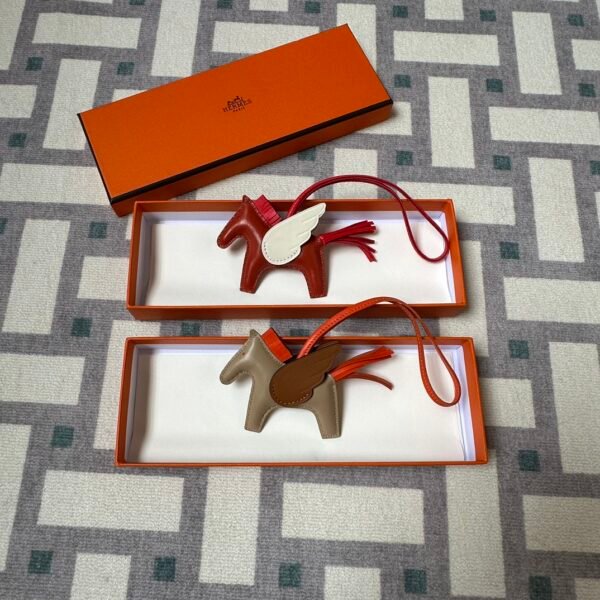 Kuwait Hermes Hangings Flying Horse Pendants Multi-color