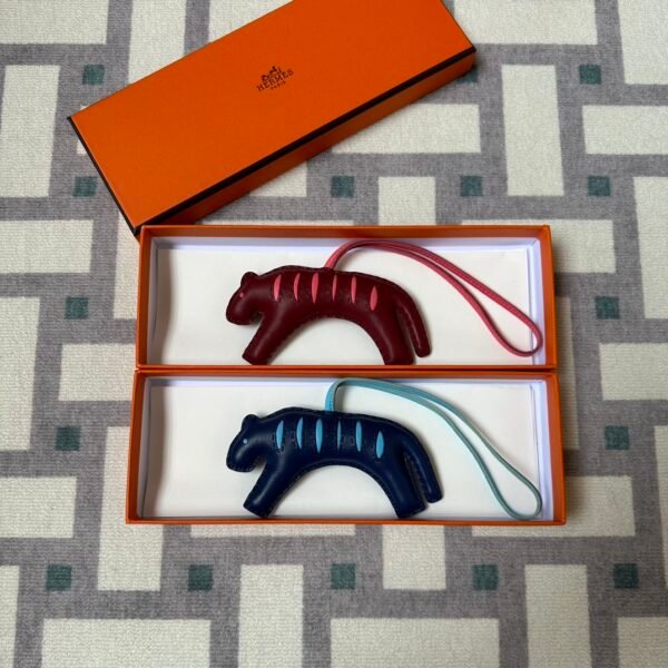 wsxc1715795234133_7-1-1 Hermes Tiger Bag Charm Lambskin Rouge H/Rouge Casaque & Deep Blue/Blue De Nord