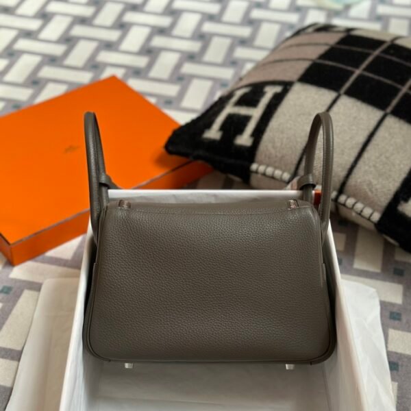 Hermes 8F Etain Clemence Leather Lindy 26CM Silver Hardware