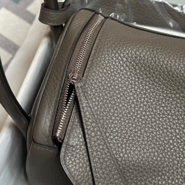 Hermes 8F Etain Clemence Leather Lindy 26CM Silver Hardware