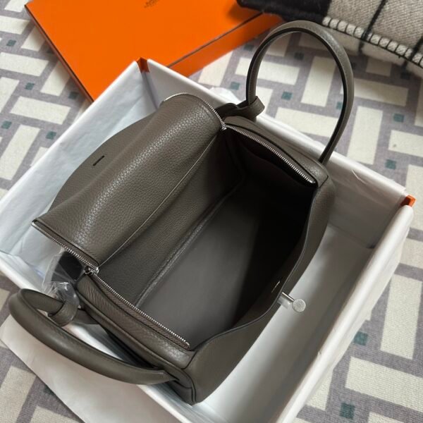 Hermes 8F Etain Clemence Leather Lindy 26CM Silver Hardware