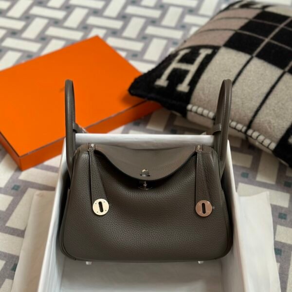 Hermes 8F Etain Clemence Leather Lindy 26CM Silver Hardware