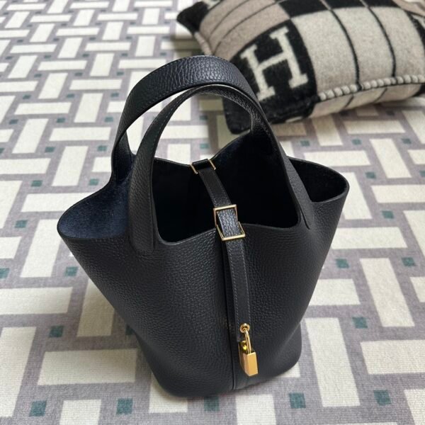 Singapore Kuala Lumpur Hermes 2Z Blue Nuit Clemence Leather Picotin 18CM Gold Hardware