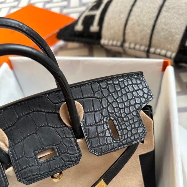Hong Kong Hermes Birkin Touch 25CM 89 Noir Matte Crocodile / Togo Gold Hardware