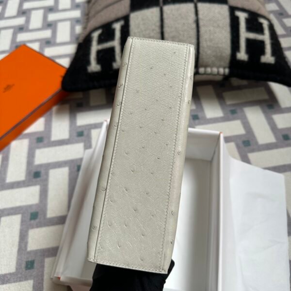 UK London Hermes KK Ostrich 80 Gris Pearl Kelly Pochette 22cm Silver Hardware
