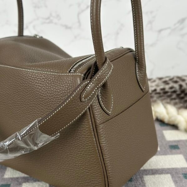 wsxc1724164313434_2 Hermes Bag Price Clemence Leather Lindy 26CM CK18 Etoupe Silver Hardware