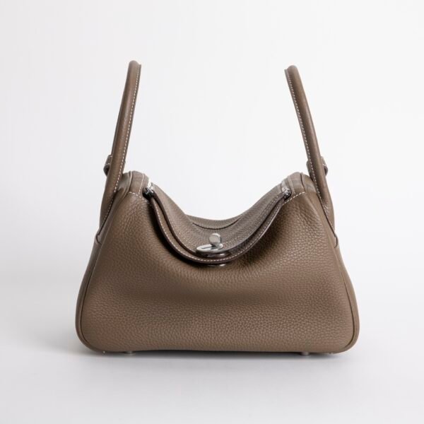 Women’s Shoulder Bag Lindy 26CM Clemence Leather CK18 Etoupe Silver Hardware