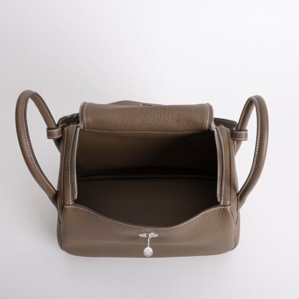 Women’s Shoulder Bag Lindy 26CM Clemence Leather CK18 Etoupe Silver Hardware