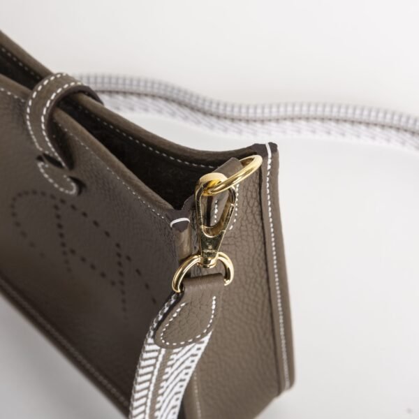 wsxc1747148194403_3-scaled-1 Canada Toronto Hermes Mini Evelyne 18CM Clemence CC18 Etoupe / White Strap Gold Hardware